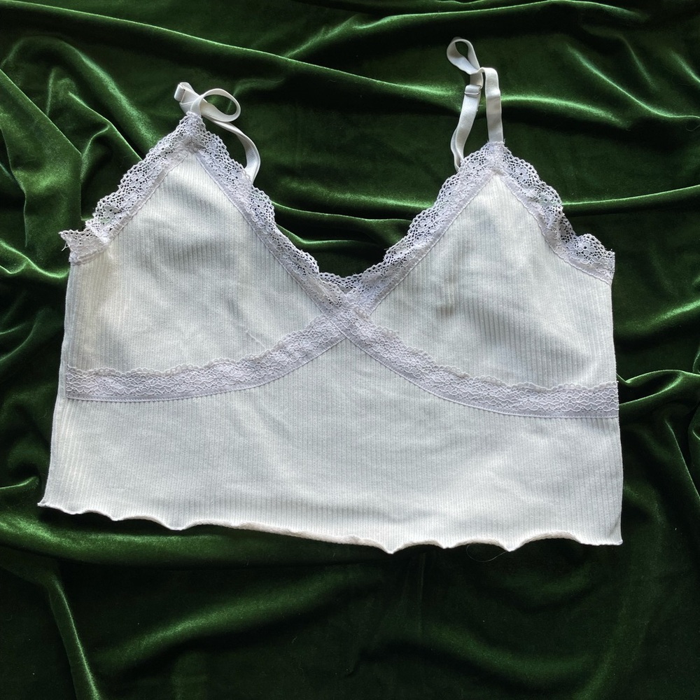 Divided White Tank Top with V-Neck and Adjustable Straps